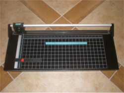 Manual rotary paper trimmer 24''